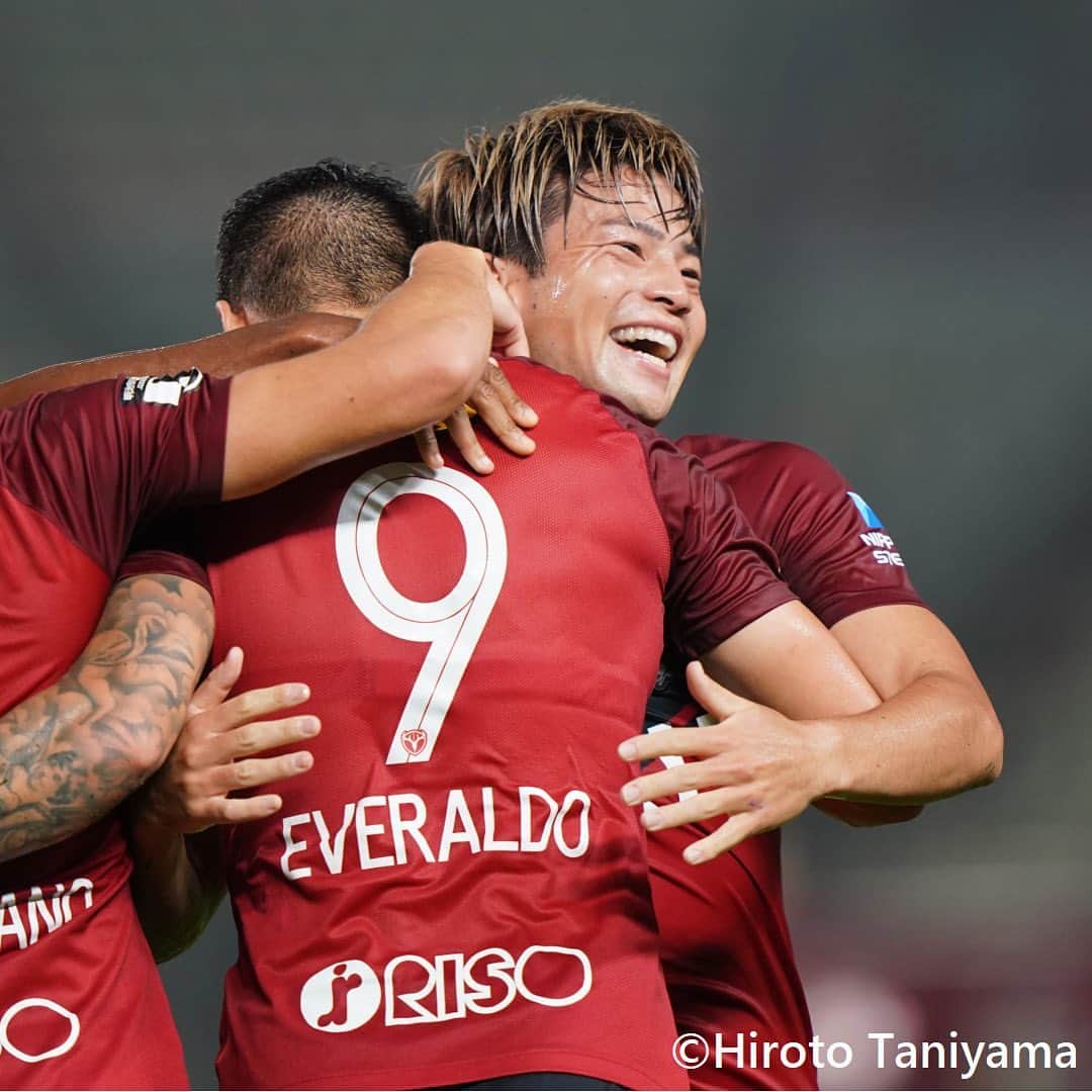 のインスタグラム：「. ＼終盤、怒とうの攻撃も勝ち越しならず…／ 激しい攻防の連続となったシーソーゲームはドロー。 (Photo: Hiroto Taniyama) . 🇯🇵#明治安田生命J1リーグ 第7節 🆚鹿島アントラーズ 2-2 FC東京 ⚽️#エヴェラウド (34分)、#渡辺剛 (45分)、#森重真人 (45+5分、#土居聖真 (75分) . #soccer #football #jleague #J1 #kashimaantlers #kashima #antlers #goaljleague #サッカー #フットボール #Jリーグ #明治安田生命Jリーグ #鹿島アントラーズ #⚽️」