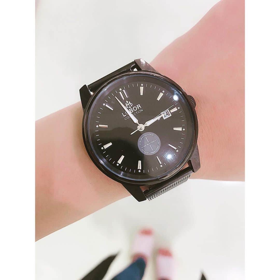 寺下智香（プロボウラー）のインスタグラム：「＊PR＊  @loborjapan 様から頂いた腕時計⌚️✨ 大きめ、真っ黒でカッコイイ😆 いつも白ばかり選びがちだから新鮮💕  クーポンコード《chikagg》で１０%オフです！  #lobor #ロバー #腕時計 #時計 #手元倶楽部 #@loborjapan #pr」