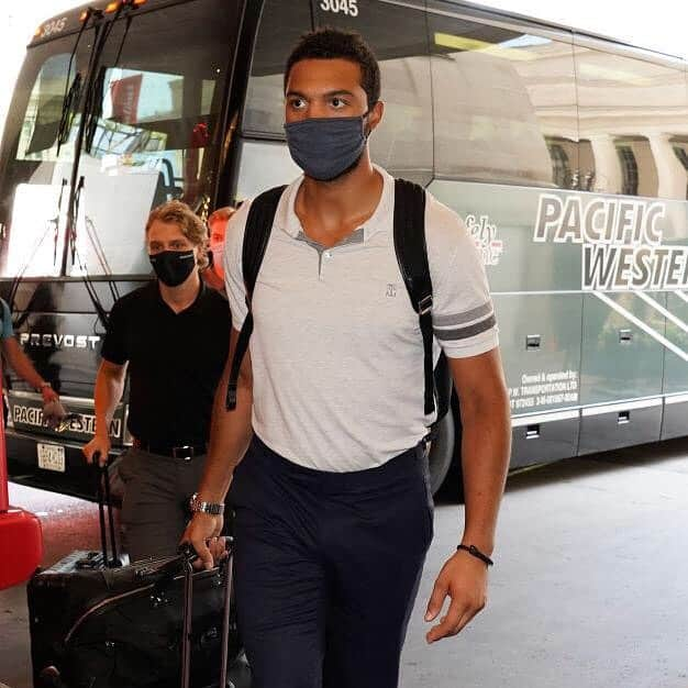 NHLさんのインスタグラム写真 - (NHLInstagram)「Right this way, Patrick Marleau, @seth_jones, and @max. The Toronto bubble awaits. #StanleyCup」7月27日 9時01分 - nhl