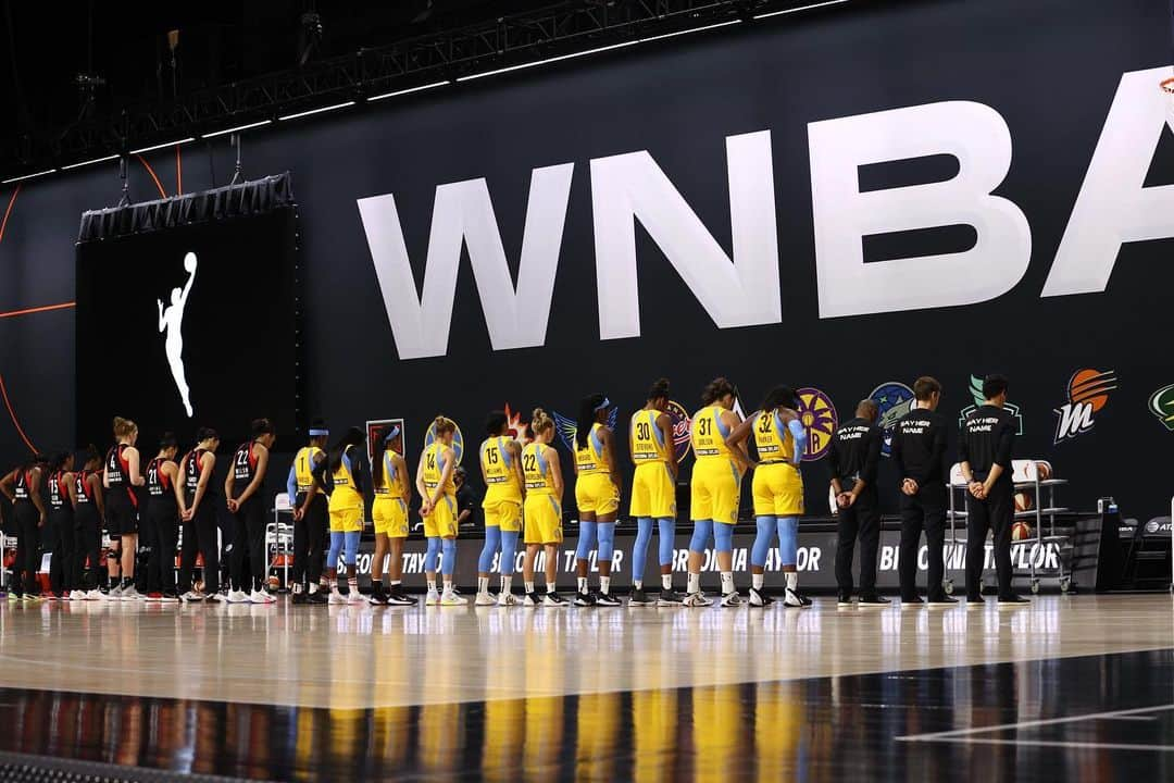 E! Onlineさんのインスタグラム写真 - (E! OnlineInstagram)「The #WNBA kicked off their 2020 season this weekend with a powerful message. "We will be a voice for the voiceless. All season long, we will say her name."📍 Chicago Sky v Las Vegas Aces, Florida. (📷:Getty Images)」7月27日 7時32分 - enews