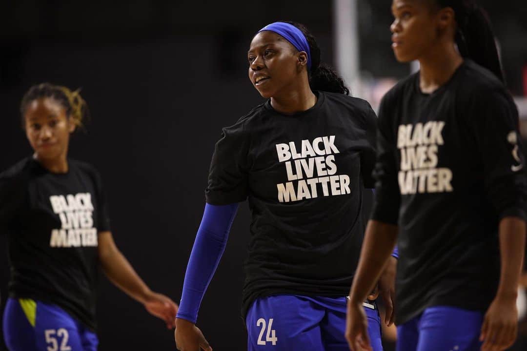 E! Onlineさんのインスタグラム写真 - (E! OnlineInstagram)「The #WNBA kicked off their 2020 season this weekend with a powerful message. "We will be a voice for the voiceless. All season long, we will say her name."📍 Chicago Sky v Las Vegas Aces, Florida. (📷:Getty Images)」7月27日 7時32分 - enews