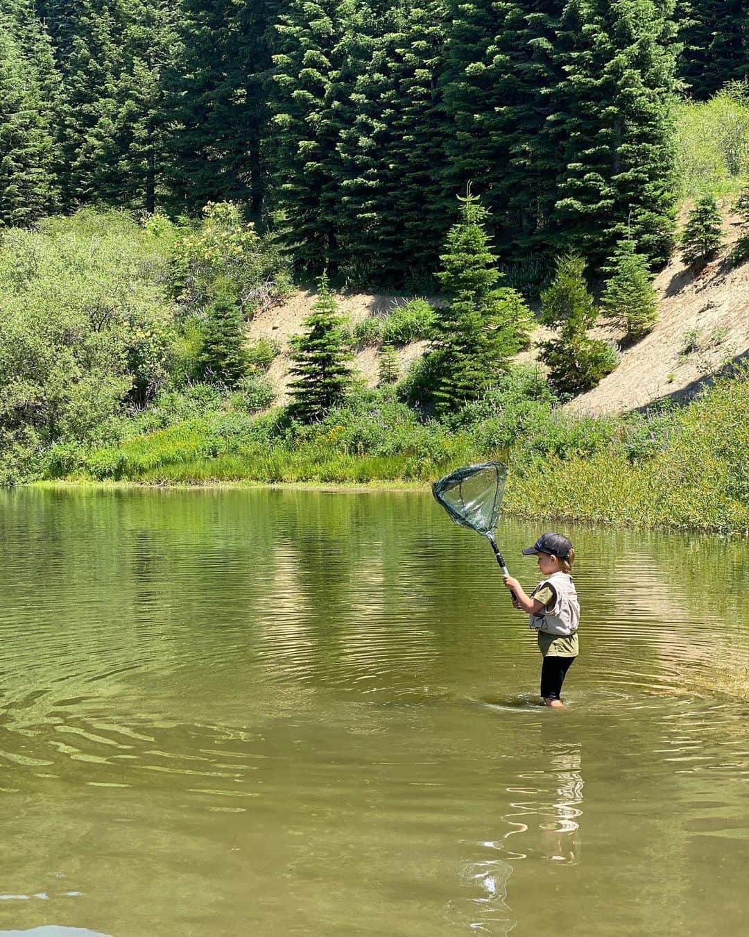 ティファニー・ティーセンさんのインスタグラム写真 - (ティファニー・ティーセンInstagram)「Just a boy on a lake trying to fish 🎣 #sequoianationalpark」7月27日 7時55分 - tiffanithiessen