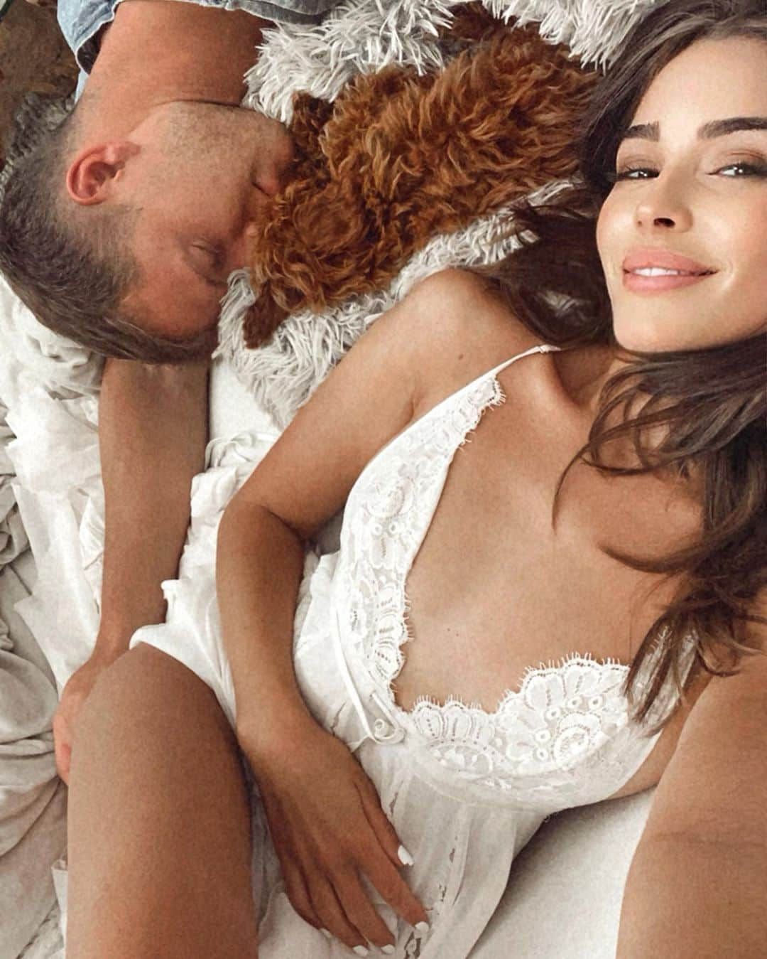 オリビア・カルポさんのインスタグラム写真 - (オリビア・カルポInstagram)「Sunday snugs.. no place I’d rather be 🥰」7月27日 8時19分 - oliviaculpo