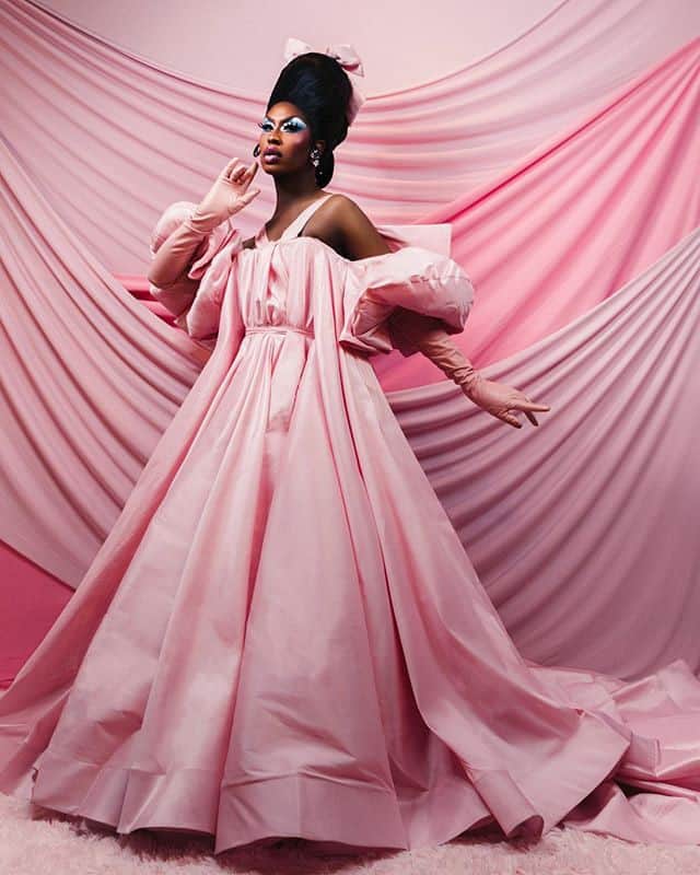 Vogueさんのインスタグラム写真 - (VogueInstagram)「It's official: @SheaCoulee is the season five winner of RuPaul's #DragRace All Stars! Her inventive looks, and the rich backstories behind them, won her the trophy and a permanent spot in the show’s hall of fame—and they only got stronger, better, and more beautiful as the season went on. Tap the link in our bio to see Couleé's top looks. Photo by @danpolyak」7月27日 8時30分 - voguemagazine