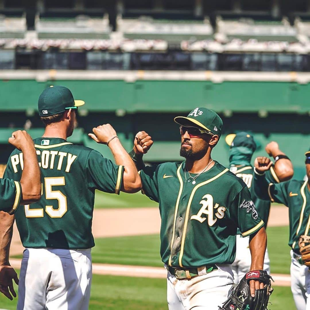 オークランド・アスレチックスさんのインスタグラム写真 - (オークランド・アスレチックスInstagram)「Oakland Athletics 6, Los Angeles Mike Trouts 4. #DoItForTheCheers」7月27日 8時42分 - athletics