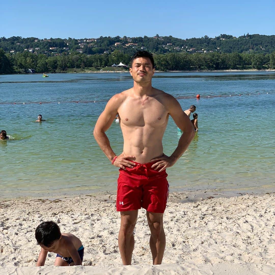 エリナ シルカのインスタグラム：「Happy 35th Birthday to the most loving, fun, incredible husband and father 👨‍👧‍👦　glad you got lasik done this year so we don’t have to look for your glasses every other day 🤓😘😂 山田の35歳お誕生日〜！どんな時でも冷静だし、面白いし、優しいし、本当に一緒にいてずっと楽しい💕　今年はレーシックしたおかげでメガネ探す時間が減ってくれたら私は嬉しいよー笑」