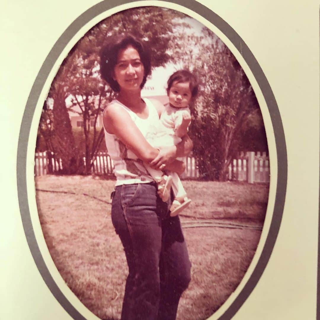 アマンダ・エボラのインスタグラム：「Happy Birthday Mom 🥳 Heres to Mommy & Me Moments and to making many more.  I love you」