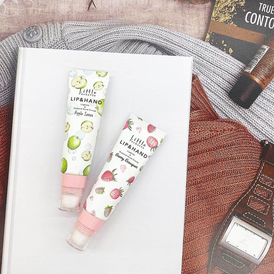 のインスタグラム：「. ハンドクリーム🖐🏻と リップクリーム💋が1本に💫💫 . 小さいBagをもつ方にオススメ💗 Little Pochetteブランドより 👝Bagの中がかさ張らずに、 乾燥ケアがこれ1本でできちゃう リップ&ハンドが発売中〜🧚🏼‍♀️✨ . . #littlepochette #lipandhand #lipcare #handcare #lipcream #handcream #lip #lips #hand #cosme #cosmetics #care #pink #puresmile #リトルポシェット #リップアンドハンド #保湿 #ツヤ #コスメ #ケア #ピュアスマイル」