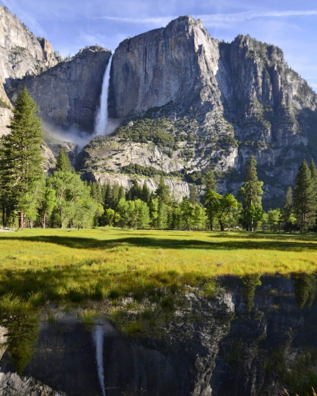 アメリカ内務省さんのインスタグラム写真 - (アメリカ内務省Instagram)「The heart of Yosemite National Park in #California is a beautiful valley ringed with waterfalls and tall granite walls. In our minds, we picture it as a pristine wonderland, but people have been making their homes in #Yosemite for millennia. The Miwok people lived in harmony with the land for nearly 4,000 years, until campaigns of forced removal began in 1851. The last village was dismantled in 1969. Some descendants of Yosemite's native people live nearby, while others are scattered throughout the world. Reconstructed bark homes and a ceremonial roundhouse help tell their story in the park. Landscapes and people are always intertwined. Photo @YosemiteNPS by Daniel Vrable (www.sharetheexperience.org). #NationalPark #usinterior」7月27日 0時15分 - usinterior