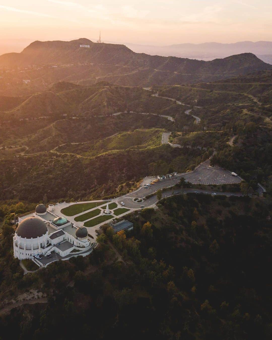 Karan B.のインスタグラム：「Big thanks to @mayorofla for the chance to document Griffith Observatory during these unique times! This is probably my favorite location to photograph in L.A., offering a fun mix of landscape of cityscape. The PB&J’s by @shannonbhatia didn’t hurt either.  Oh, and here’s a shot of some building from the 30’s.」