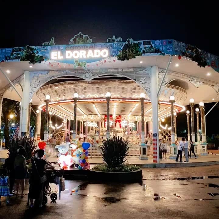 なかやまちえこのインスタグラム：「🎠CAROUSEL EL DORADO🎠⠀ #としまえん #カルーセルエルドラド #toshimaen #carouseleldorado #花火 #花火大会 #hanabinight #fireworks」