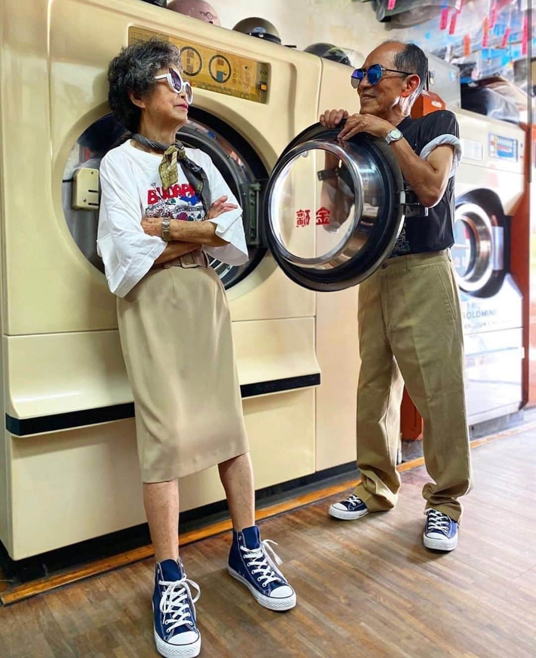 Men's Fashion Postさんのインスタグラム写真 - (Men's Fashion PostInstagram)「Sunday at the laundromat - don’t forget your clothes or else this Taiwanese couple will make use of them. They’ve made outfits with items left behind at their laundromat. #fashioncouple」7月27日 0時45分 - mensfashionpost