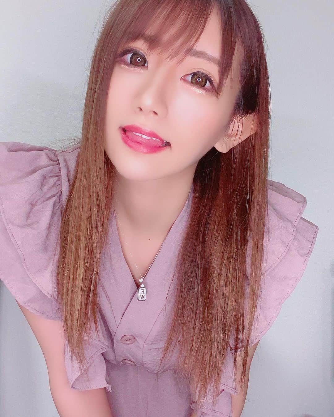 如月奈々のインスタグラム：「化粧いつもより薄くしてみた💄 わからん？自己満かな🤧笑. . . #ヴェルージュ #歌舞伎町 #キャバ嬢 #123456にゃーにゃ #17 #イチナナ #ありがとにゃ #配信 #髪伸びた #コーデ #GRL #安すぎてびっくり #1199円 #嘘でしょ」