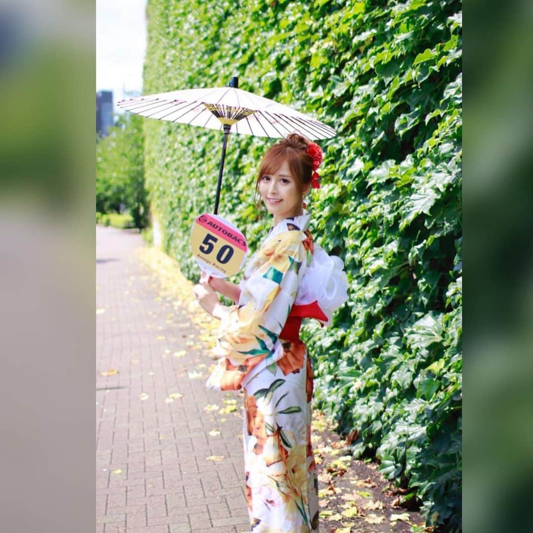葵井えりかのインスタグラム：「チームＮｏのうちわ😚50 ٩(´꒳`)۶ 帯がふわふわなのもすごくお気に入りです🧡私、和装好きすぎて😂 毎年浴衣の季節とお着物着れるのが本当に楽しみなんです🥳 #portrait #和装#浴衣#和装ヘア#浴衣ヘアアレンジ #japanesegirl #instagood#fm」