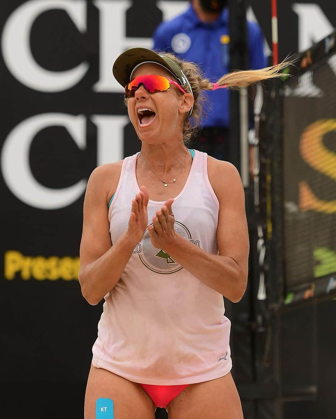 エイプリル・ロスさんのインスタグラム写真 - (エイプリル・ロスInstagram)「THIS excited we get to compete again today at the Wilson #AVPChampionsCup! 🥳  Our SEMI is at 10:25am PST, but play is already going on and you can watch on Amazon Prime!! 👊🏼  p.s. LOVING this visor and tank from my new ARxMizuno line! Link in bio 🤗  📸: @shoot802 ⚡️」7月27日 0時59分 - aprilrossbeach