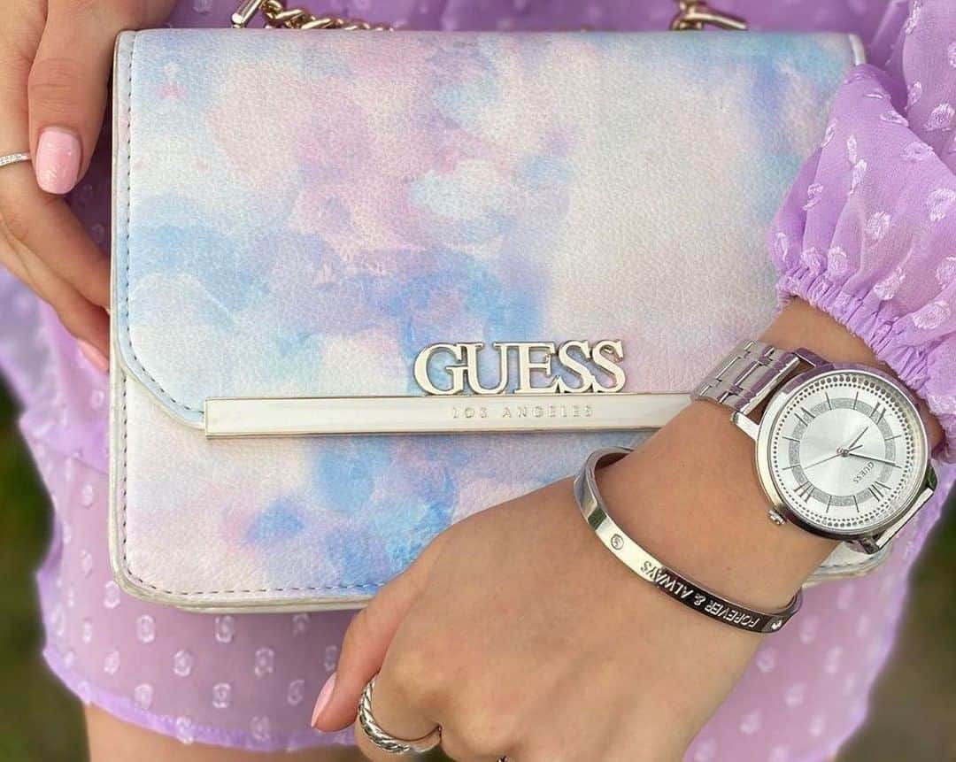 ゲスさんのインスタグラム写真 - (ゲスInstagram)「our sunday best: pastels & purses 🌸 #GUESSHandbags #GUESSWatches (📸: @xrox_m)」7月27日 1時00分 - guess