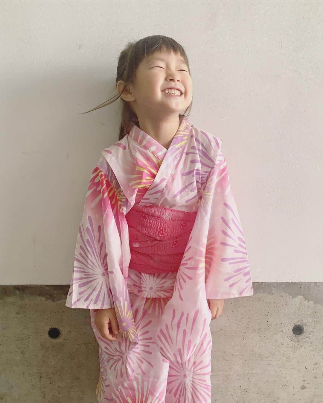 のインスタグラム：「4歳の○○ちゃん、最後の日だね、 4歳の○○ちゃんにはもう会えないんだよね と言ったら、 すこし考えて、 『でも、いるよ』 と言ってくれた。  ありがとう。 ずっといてね。 . #今日のなまこちゃん #4歳11ヶ月」
