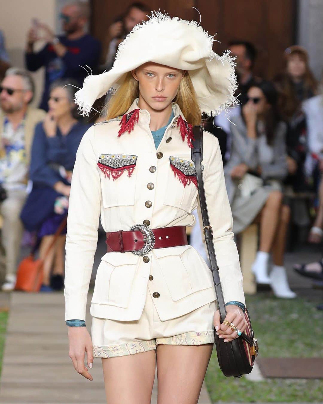 Fashion Weekのインスタグラム：「Hat's the stuff on the @etro runway, seen last September at #MFW. The Italian fashion house recently made a return to the runway, hosting a small presentation with 80 in-person guests in the garden of Milan’s Four Seasons Hotel, all in accordance with health guidelines. Showcasing Etro's signature style, the collection was produced entirely in Italy, tapping local workers and artisans to help support the local fashion community. Watch the latest runway presentation on @etro's IGTV. 📸 by @gettyimages」