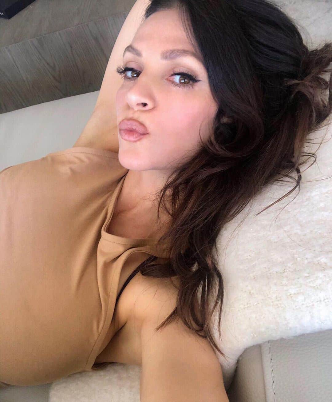 デニス・ミラーニのインスタグラム：「💋」