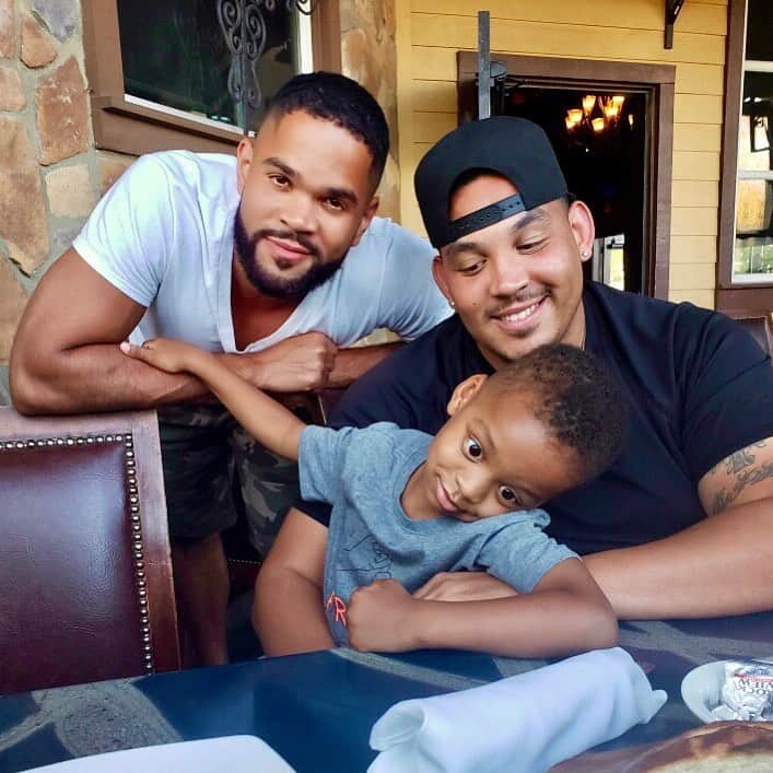 ディジョン・タルトンのインスタグラム：「Family is a special kinda bond/relationship.   #forevergrateful #happy #sunday #sundayfunday」