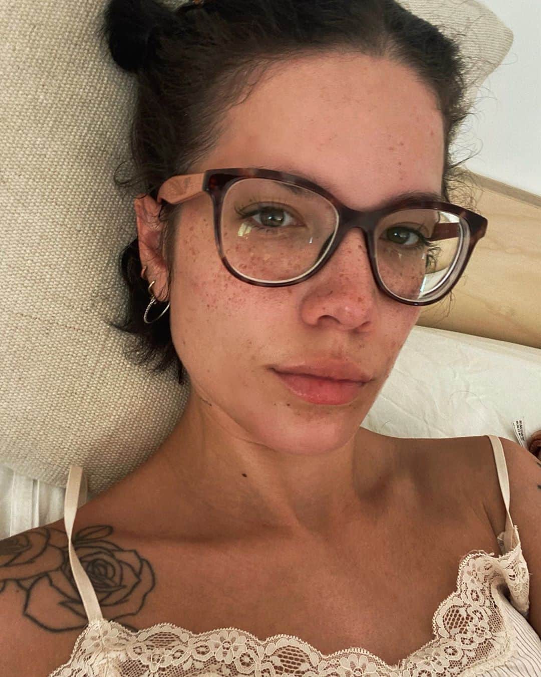 Halseyのインスタグラム：「Random fact u might not know about me: I’ve worn glasses since I was 6! I have 20/800 vision. I guard my contact lenses on tour like gold, cause without them I wouldn’t make it 2 feet on to the stage. 🤸🏻‍♀️」