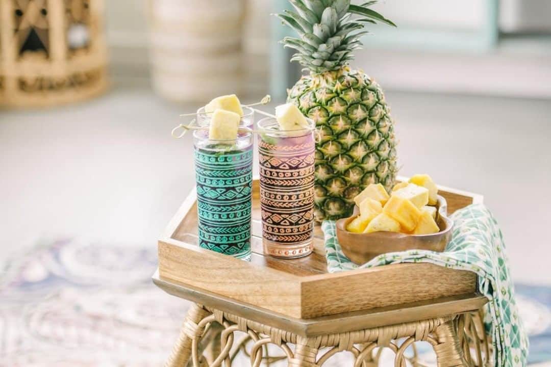 HGTVさんのインスタグラム写真 - (HGTVInstagram)「🍍🍹 Soak up the warm summer sun with one of our bright, refreshing cocktail and mocktail recipes—like this Pineapple Hibiscus Punch—because every hour is happy hour by the pool. 🌞 💦  And yes... soaking your feet in a kiddie pool in the backyard totally qualifies as a poolside beverage opportunity. 😂 Find 40 delicious drinks to sip on at the link in our profile. 🔝」7月27日 2時01分 - hgtv