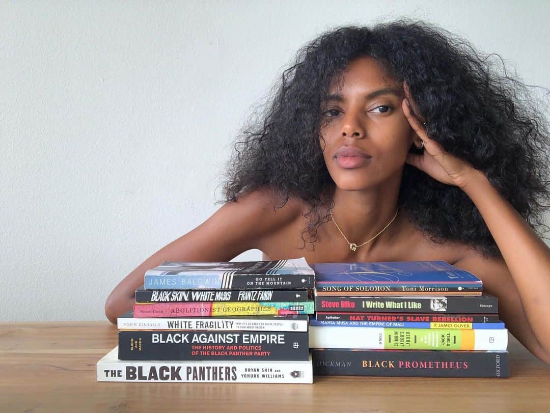 グレースマハリーのインスタグラム：「How’s your book club going?」