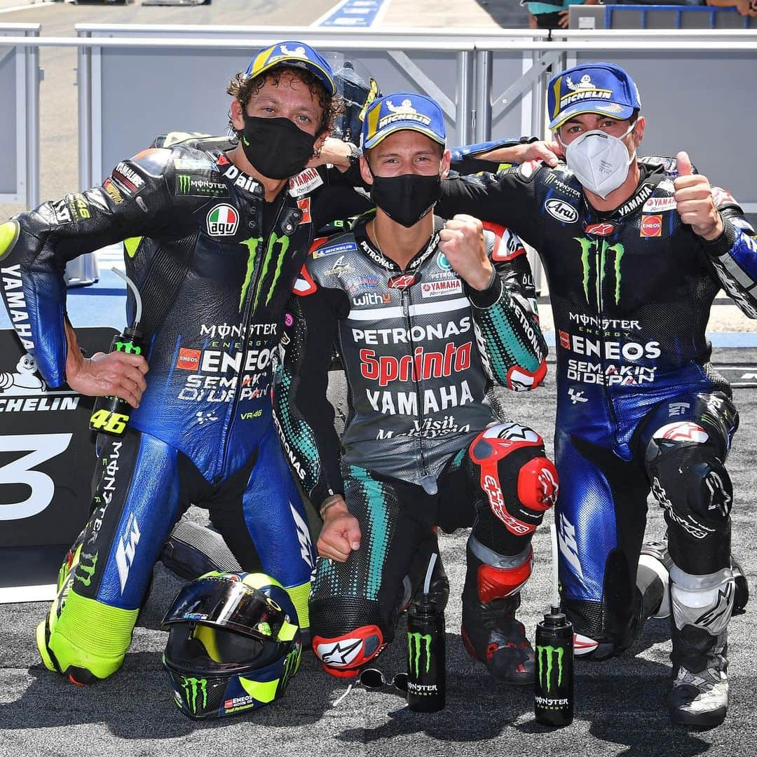 YamahaMotoGPさんのインスタグラム写真 - (YamahaMotoGPInstagram)「Congrats on your win @fabioquartararo20 and @sepangracingteam! 👏   We’re keeping it in the Yamaha Family 👨‍👨‍👦  #MonsterYamaha  #MotoGP  #AndaluciaGP  #RacingForThem」7月27日 2時14分 - yamahamotogp