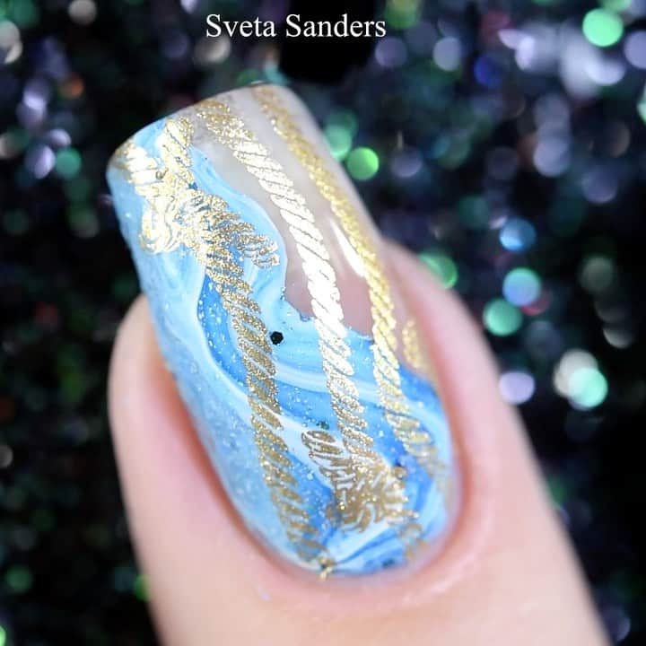 Sveta Sandersのインスタグラム：「#NailVideo 🎥 ⠀ I used products by @whatsupnails / я использовала материалы от @whatsupnails / ⠀ 💕 Whats Up Nails - B020 Take Me to the Sea stamping plate: 💕 Whats Up Nails “Go for Gild” Stamping Polish 💕 Whats Up Nails - Magnified Clear Stamper & Scraper」