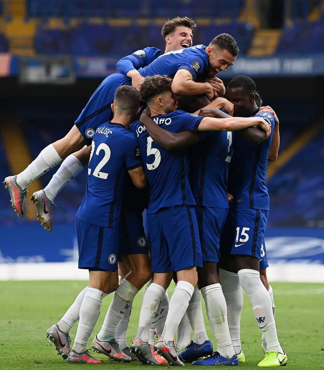 ウブロさんのインスタグラム写真 - (ウブロInstagram)「@chelseafc vs Wolves 2-0! #ChelseaFC qualified for the #UEFAChampionsleague! Congratulations on a spectacular win! @championsleague #CFC #HublotLovesFootball #UCL」7月27日 2時17分 - hublot