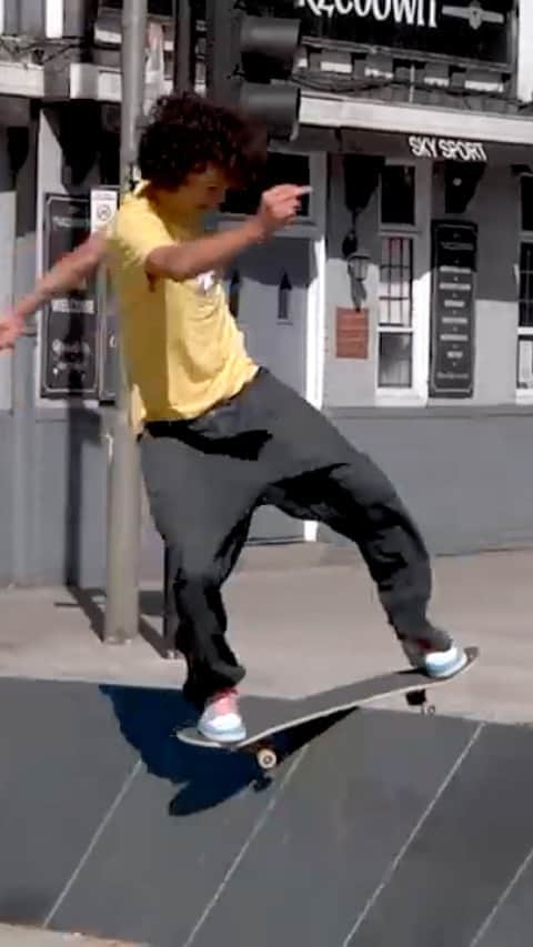 スラッシャーのインスタグラム：「🛹 @v.uhh 🎬 @willmiles」