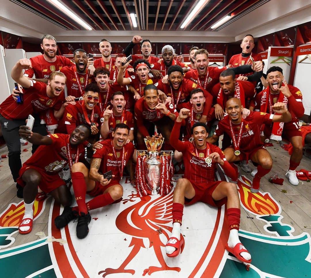 デヤン・ロヴレンのインスタグラム：「Well done boys today...99 points! What a season. Have a nice short break now. Well deserved 💪🏻」