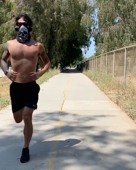 のインスタグラム：「your sons been putting in some miles」