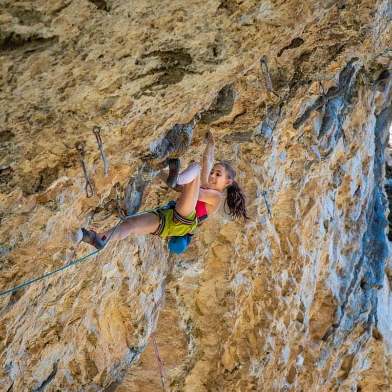 ローラ・ロゴラさんのインスタグラム写真 - (ローラ・ロゴラInstagram)「Last day in rodellar😐 Today I climbed some super beautiful routes  in Las ventanas: -"espirit rebel" 8a+/b ONSIGHT ✅ -"ixeia" 8b+ ONSIGHT ✅ -"Philipe Cuisinère" 8b ❌ failed onsight just before the chain 🔗 😢 📸 @mrcmonkey . . . #climbing_pictures_of_instagram #picoftheday #loveclimbing #climbforlife #escalade #escalada #grimper #klettern #montura #wildclimb #campcassin #italy #rome #bomber #instagood #instalike  #instagram  @climbskinspain @agripp_climbingholds @montura_official @wildclimb @fiammeoromoena @dao_sport」7月27日 2時47分 - laura.rogora