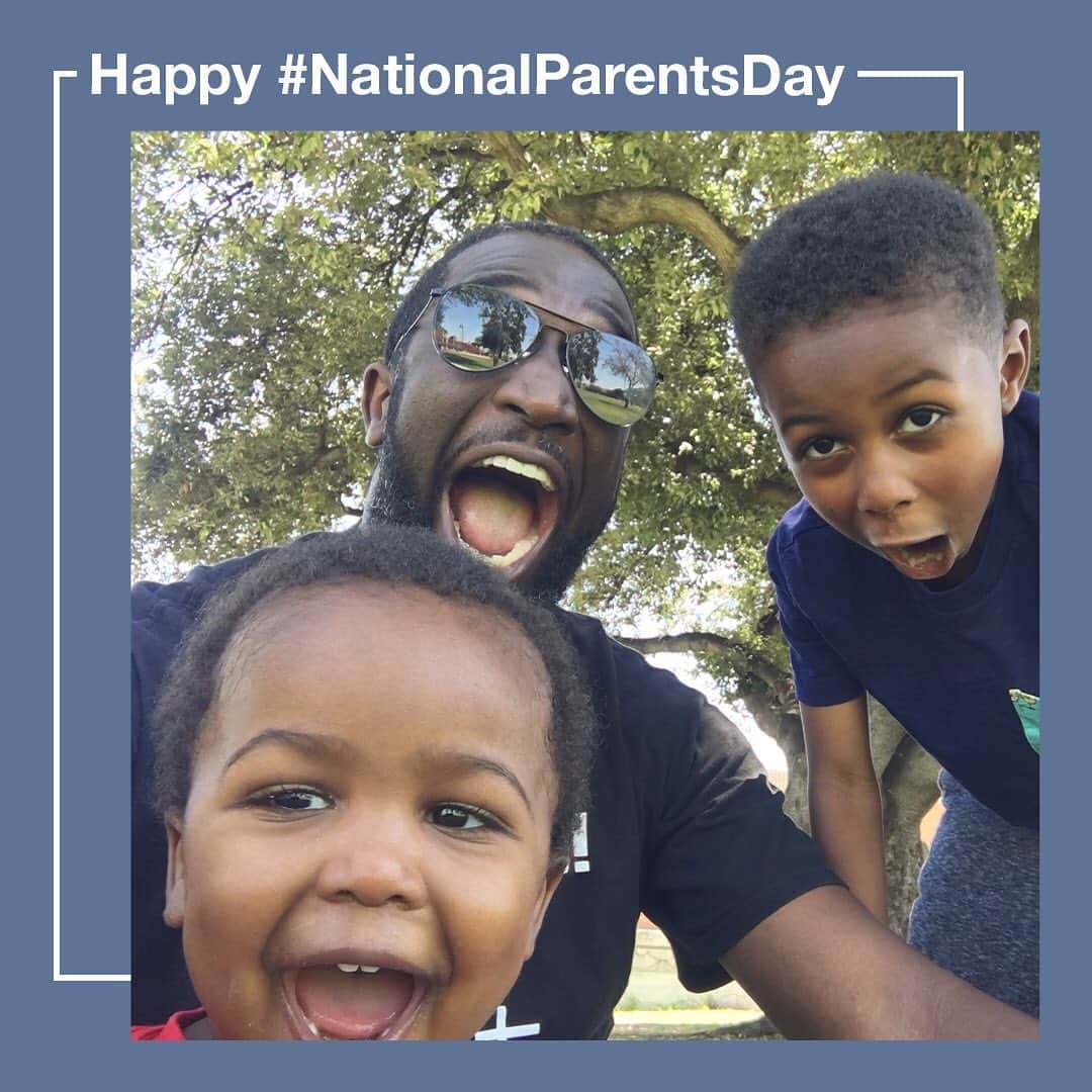 GapKidsさんのインスタグラム写真 - (GapKidsInstagram)「Happy #NationalParentsDay to all the moms, dads, and parental figures stepping it up for the littles each & every day—this year more than ever. . Head to our stories to meet 4 of the parents who were nominated for going above & beyond. 💙 @angel_y_tracy @thekingthreat @lefebvre_allison @misterwatty」7月27日 2時51分 - gapkids