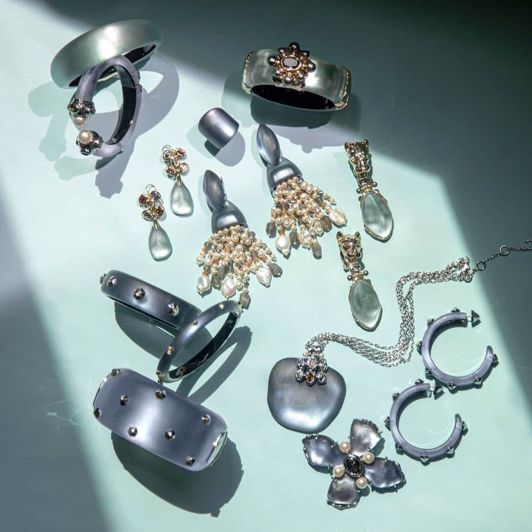 のインスタグラム：「If you could only pick one jewelry category to wear for life, what would it be? Earrings, Necklaces, Rings or Bracelets? 💍📿 💎」