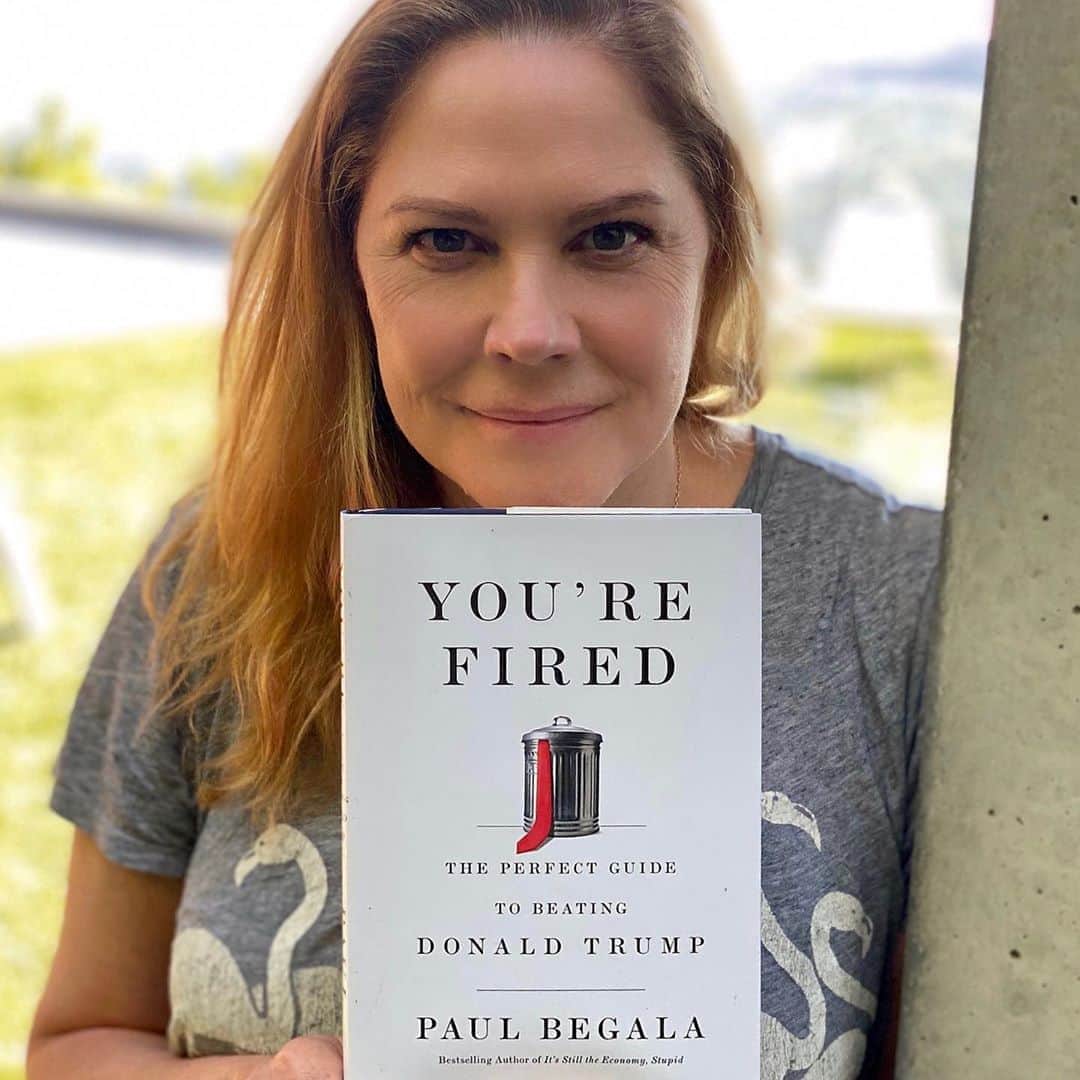 メアリー・マコーマックのインスタグラム：「Perfect summer reading. We’ve got 99 days left.  Buy the manual.  #paulbegala #yourefired @simonbooks」