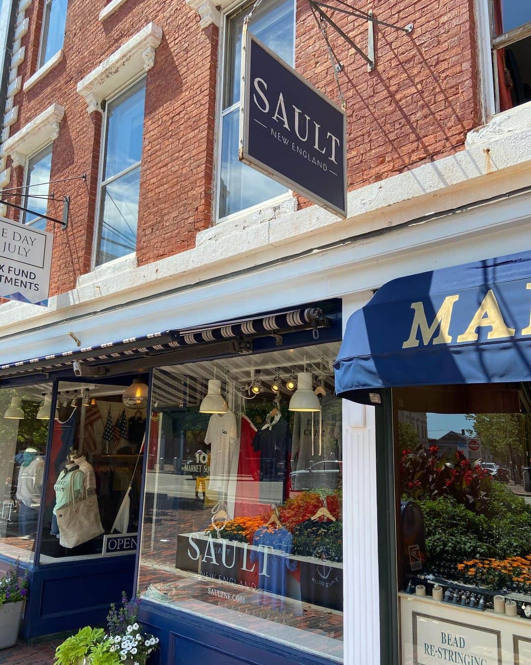 ギットマンブラザーズさんのインスタグラム写真 - (ギットマンブラザーズInstagram)「Nice selection of GV at the tasty Portsmouth location of @saultnewengland 💙👕⚓️💙😉 (check out the flagship in Boston too!) #newengland」7月27日 3時23分 - gitmanvintage