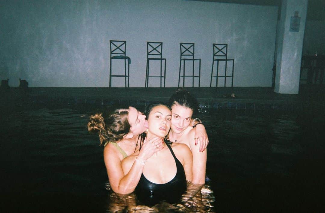 Francesca Realeさんのインスタグラム写真 - (Francesca RealeInstagram)「Note to self: if you are a wonder bread white like myself, all pastel colors usually look like your skin tone in a weird way and you will look naked in pictures.  Lesson learned. Miss these days nonetheless. 💔」7月27日 3時23分 - francescareale