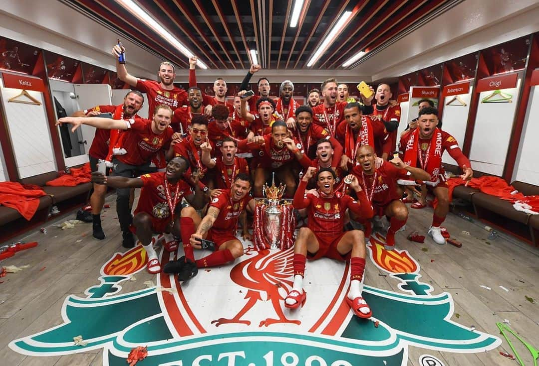 ジョーダン・ヘンダーソンさんのインスタグラム写真 - (ジョーダン・ヘンダーソンInstagram)「Great result today to finish off a season we will always remember #YNWA 🏆 ❤️」7月27日 3時25分 - jhenderson