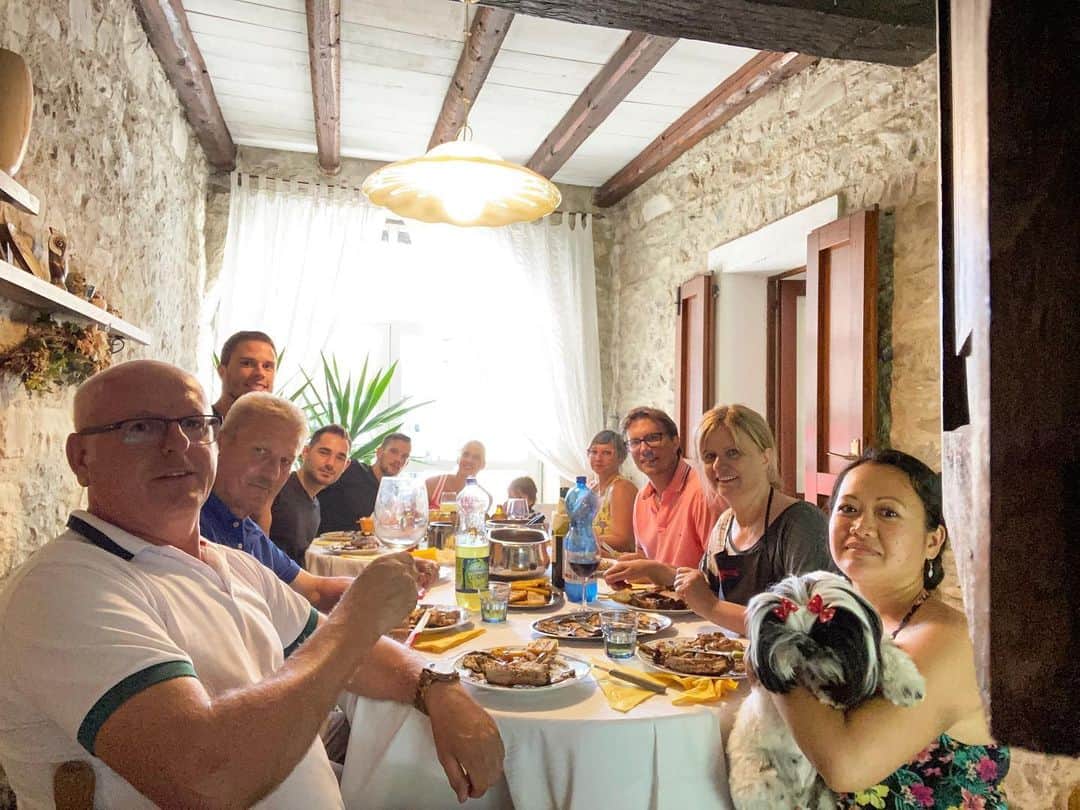 ロレンツォ・クリセティグのインスタグラム：「Pranzo in famiglia ❤️ 🎉 #family#holiday#relaxtime#」