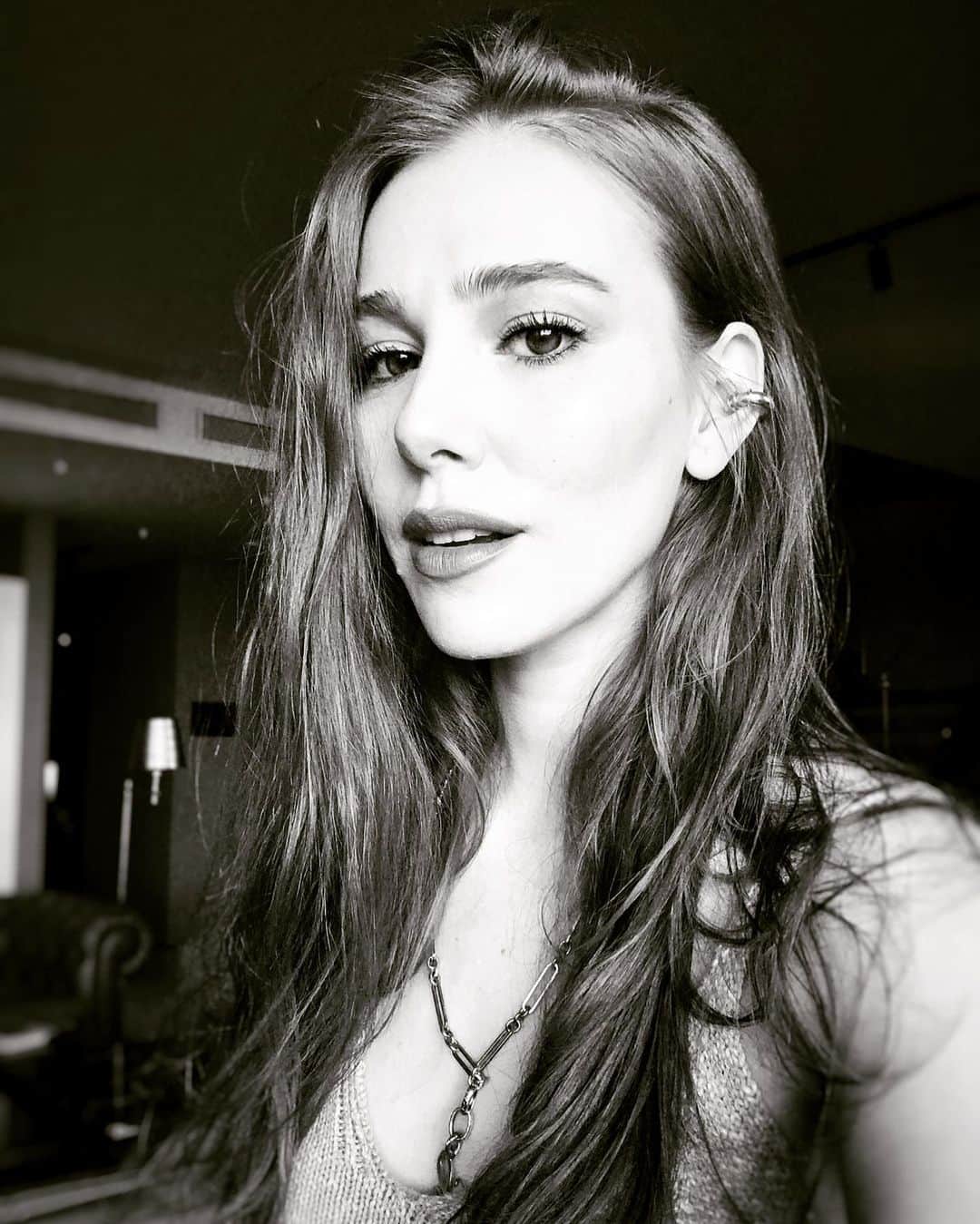 Elcin Sanguのインスタグラム：「#womanpower #istanbulsözleşmesiyaşatır 👊🏻」