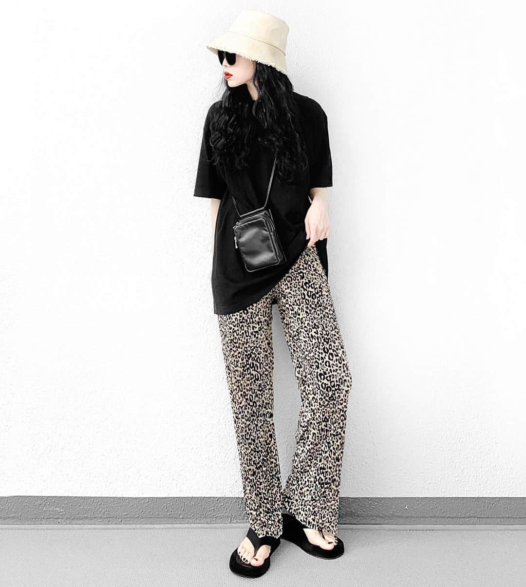 lve_xxxxのインスタグラム：「.﻿ .﻿ ʟᴇᴏᴘᴀʀᴅ 🐆﻿ ﻿ ﾌﾟﾘｰﾂﾊﾟﾝﾂが好きすぎて﻿ 集めすぎてやばいことになってる笑﻿ ﻿ ※ 着用のﾚｵﾊﾟは﻿ LVEU.参考商品ｻﾝﾌﾟﾙです🙇🏻‍♀️﻿ ﻿ さーあーてー！﻿ 今日は忙しくなりそーや😤﻿ ﻿ して、明日のも忙しいやろーし…﻿ 𝗝𝗼𝗵𝗻𝗻𝘆’𝘀 𝗗𝗥𝗘𝗔𝗠 𝗜𝘀𝗟𝗔𝗡𝗗﻿ 絶対に見れない…💔﻿ ﻿ ｱｰｶｲﾌﾞないなんて…🥺﻿ 社会人に優しくない😤爆﻿ ﻿ ﻿ ｺｰﾃﾞｱｲﾃﾑ詳細は﻿ WEARをご覧くださいませ。﻿ ﻿ WEAR ： lvexxxx ﻿ 💻 https://wear.jp/sp/lvexxxx/﻿ ﻿ －－－－－－－－－－－－－－－－－－﻿ ﻿ 📢ｺﾒﾝﾄ頂ける際は、﻿ 最新投稿にお願い致します。﻿ ﻿ 過去投稿に頂いた際、気がつかない事もあり﻿ お返事致しかねる場合が御座います🙇‍♀ ️﻿ ﻿ ﻿」