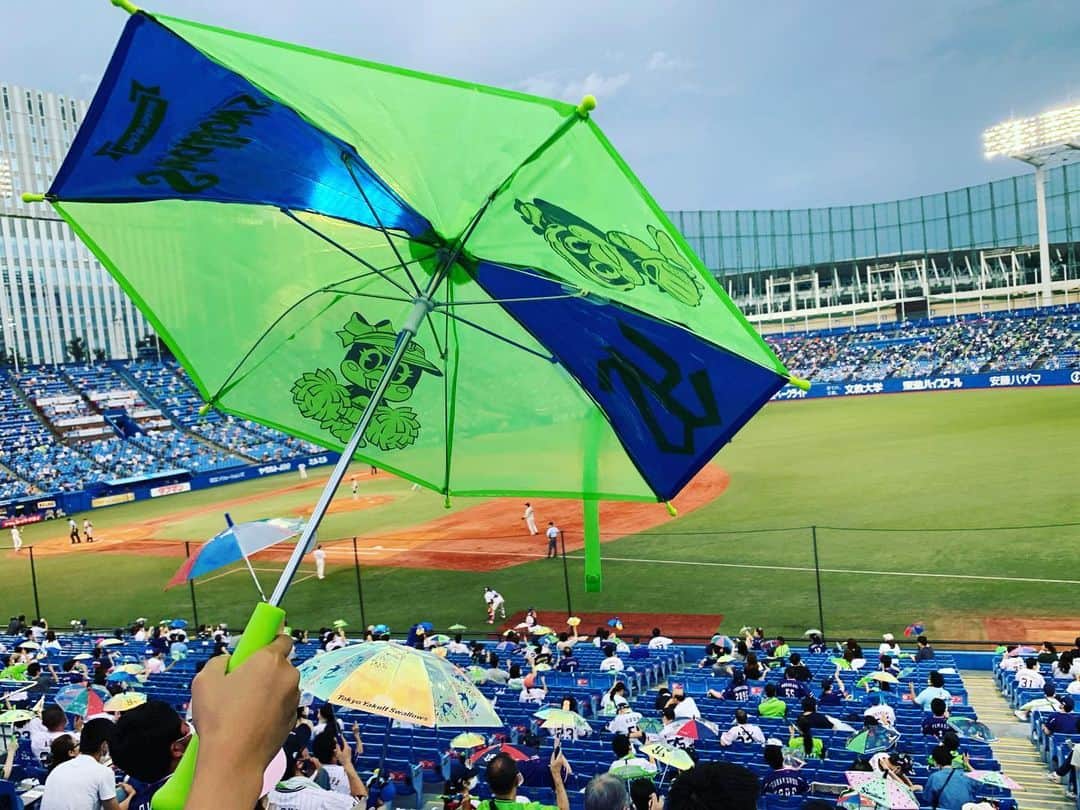 新保友映さんのインスタグラム写真 - (新保友映Instagram)「球場という名の幸せ空間🏟  #swallows #ヤクルト #スワローズ #ヤクルトスワローズ  #東京ヤクルトスワローズ  #神宮球場 #坂本勇人選手おめでとうございます #野球好きな人と繋がりたい」7月27日 9時11分 - tomoemoe0520