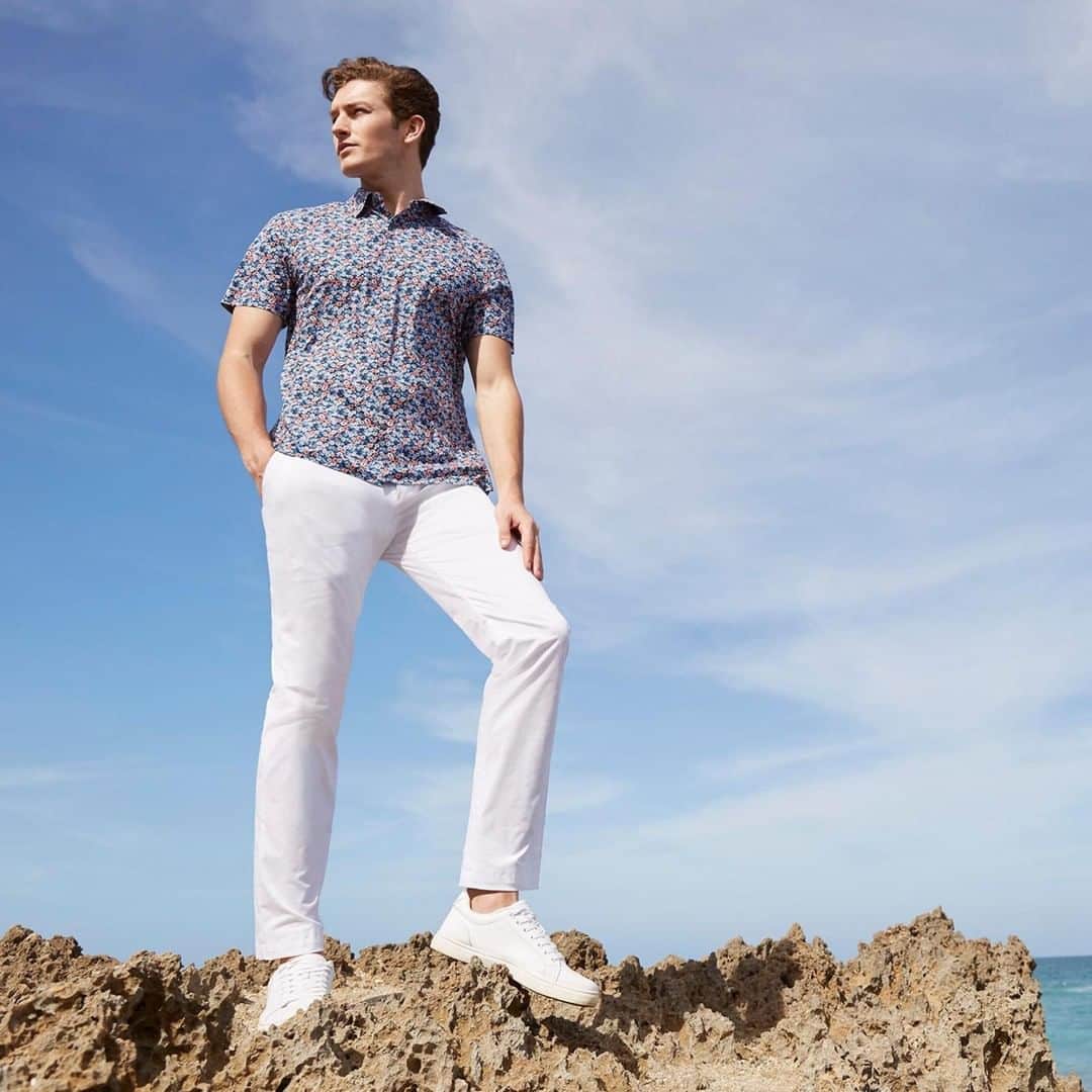 ペリーエリスのインスタグラム：「Reach new heights in total comfort, made with total stretch and impressive durability. #lifereadysince1976」