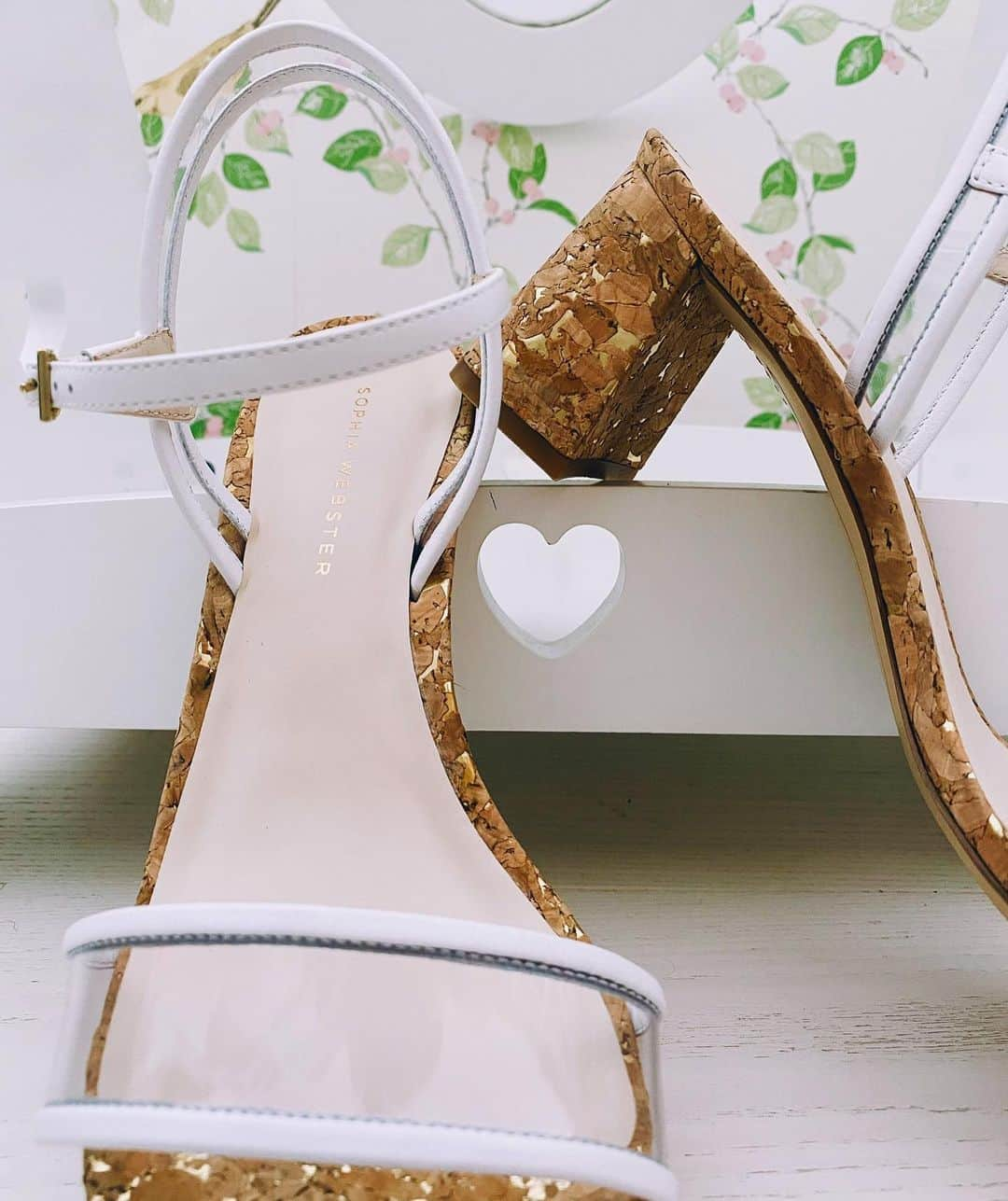 SOPHIA WEBSTERさんのインスタグラム写真 - (SOPHIA WEBSTERInstagram)「Everything you’ve been 'Dree'aming of! She has sweet sole, a block heel and a big heart 💗⁣ ⁣ #SophiaWebster⁣」7月27日 4時42分 - sophiawebster