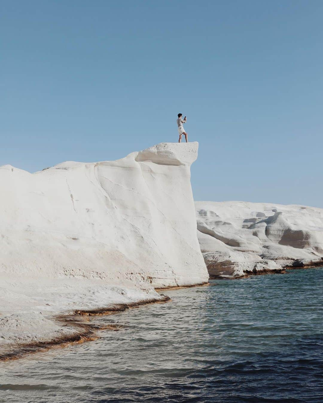 アーネスト・グリーンさんのインスタグラム写真 - (アーネスト・グリーンInstagram)「If you’ve ever wanted to experience what it would feel like to walk on the moon - you should think about visiting Sarakiniko Beach in Milos, Greece.  Coastal winds have shaped the grayish-white volcanic rock into amazing, other-worldly shapes - and visiting at sunrise / sunset turns the rock an amazing pinkish color that is really striking. It felt like an appropriate location for shooting a lot of the press photos for PN - as while it feels Mediterranean - it also is unlike any other place on earth.  All photos shot by my beautiful wife.」7月27日 4時35分 - realwashedout