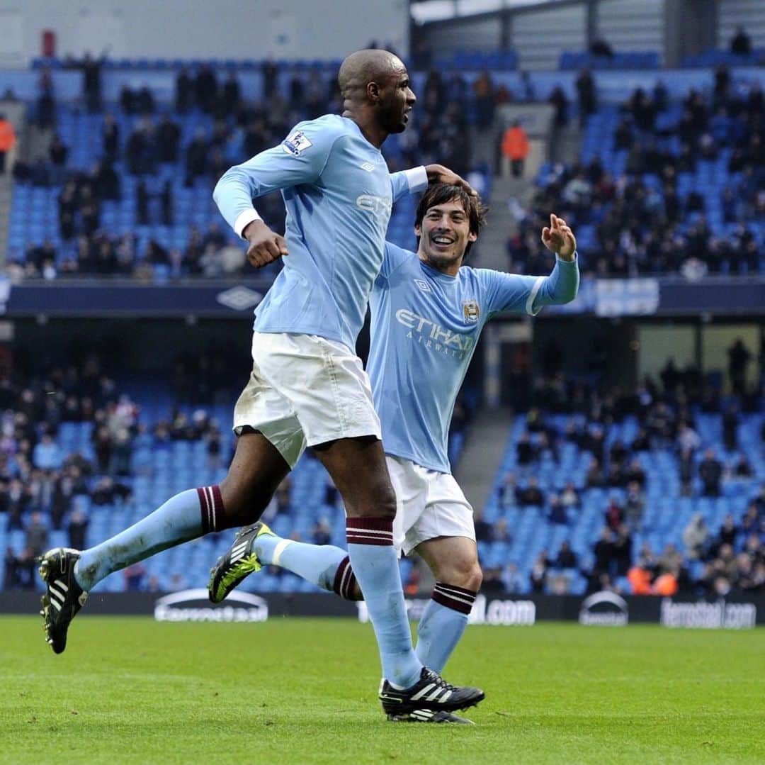 のインスタグラム：「That picture should tell you for how long @david21lva has been that good. One of the best I've played with, and amazing guy. Good luck for what's next Mago 🎩✨ @mancity」