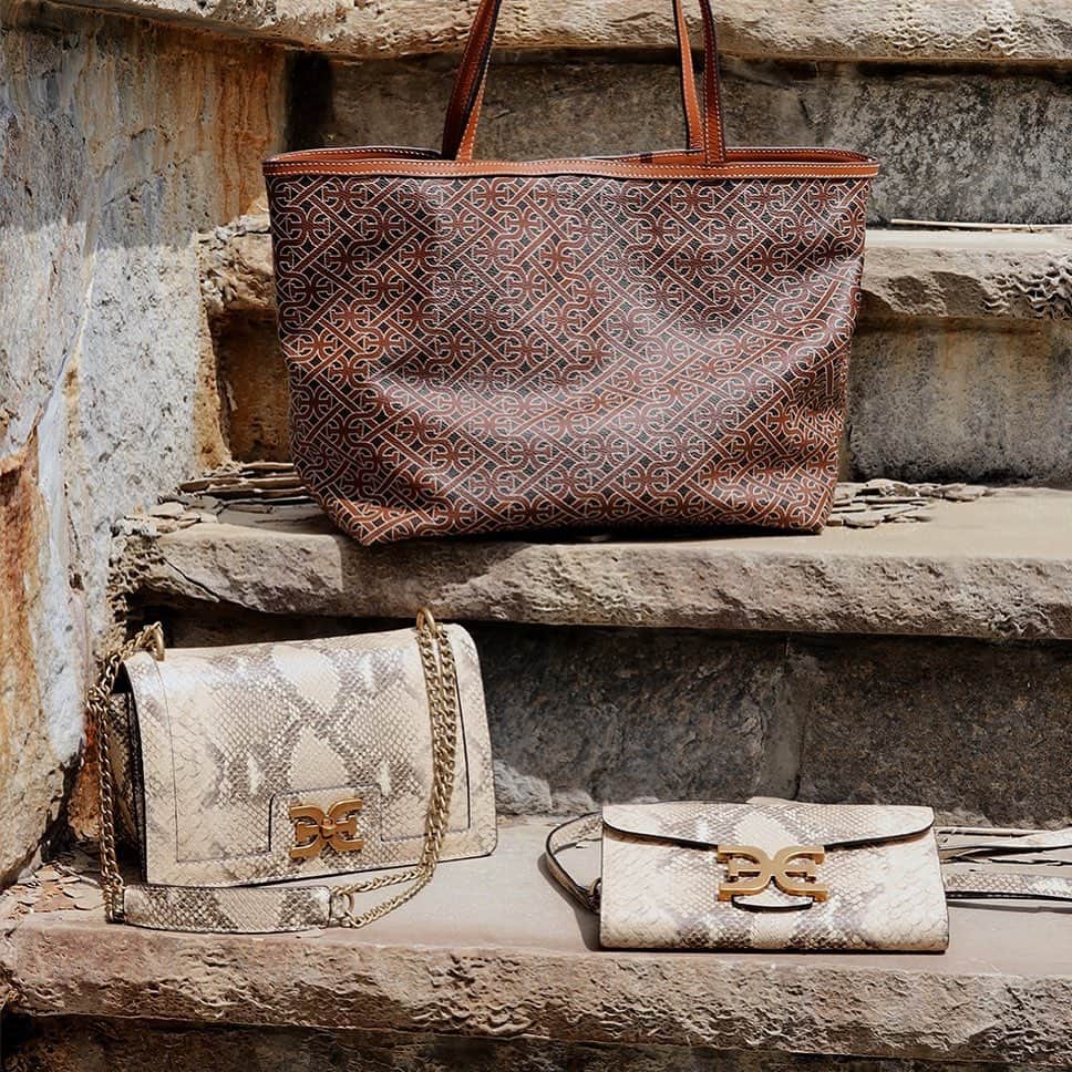 サムエデルマンのインスタグラム：「The ASHLEY Tote, the DOTTIE Crossbody, and the RANDI Clutch.  FORCES OF NATURE, our pre-Fall 2020 collection.  Inspired by the essential elements of Earth, Air, Fire and Water. Fashion is our fifth element, core to our brand this season.  Available July 31.  Coming soon to Samedelman.com #SamEdelman #FORCESOFNATURE #PreFall2020」