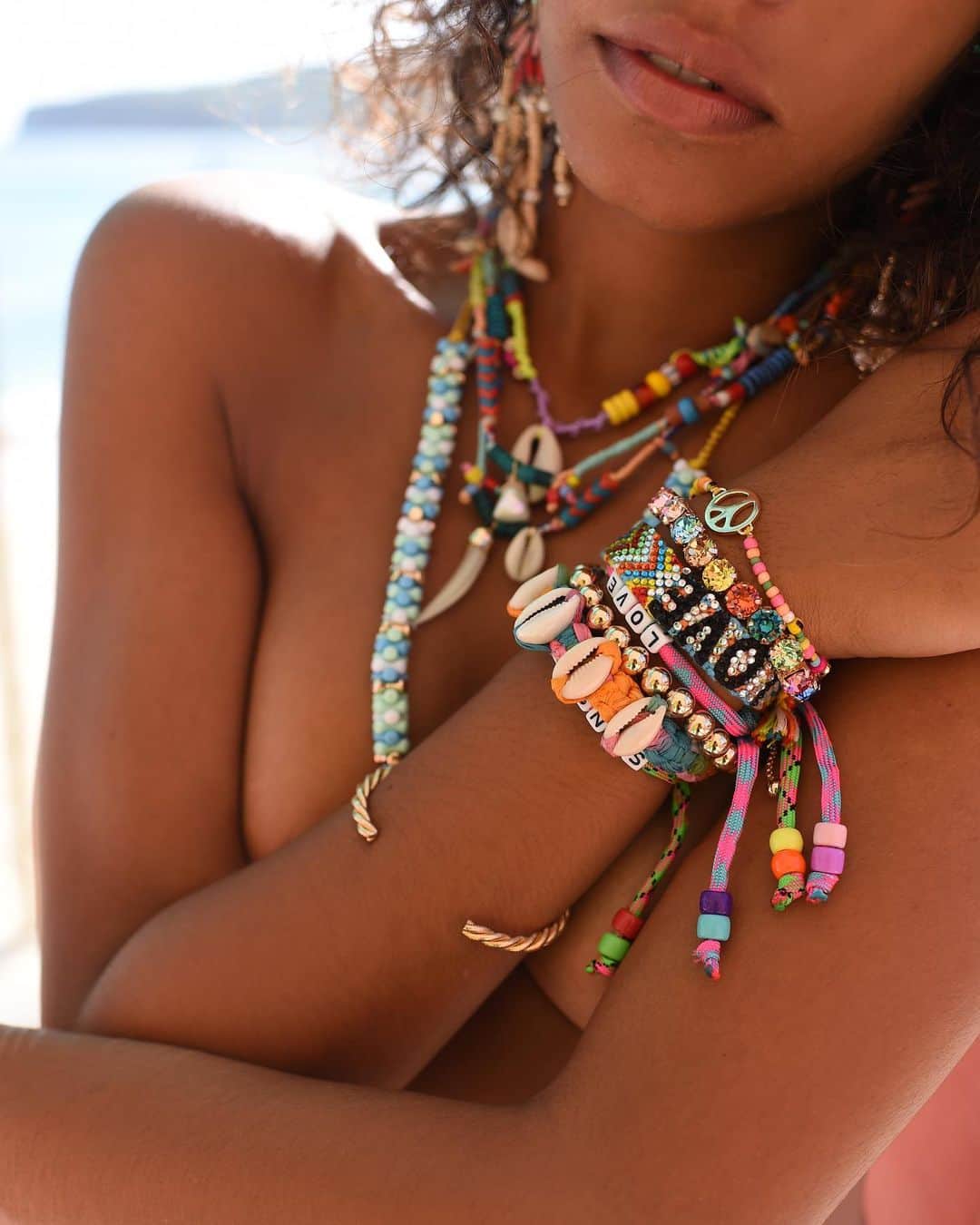 ダニジョーのインスタグラム：「Bare essentials @laylaberryoff 📷 @jeanphilippepiterphotography」